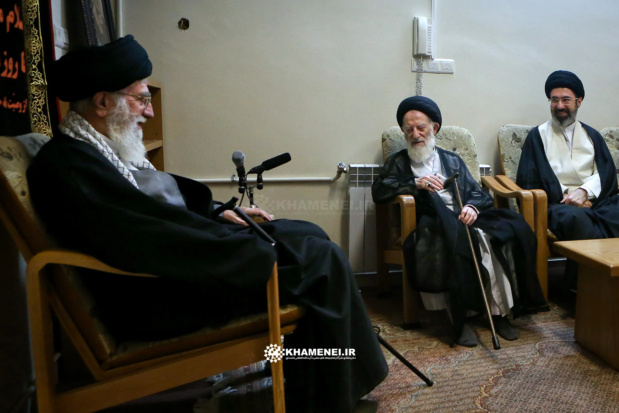 عکس: پنجره‌ای به گذشته؛ دیدار رهبر شهید انقلاب و حضرت آیت‌الله شبیری زنجانی