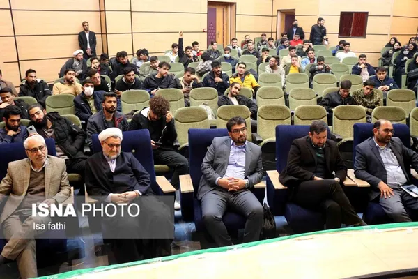 جلسه پرسش و پاسخ دانشجویی با حضور استاندار در دانشگاه علوم پزشکی قزوین