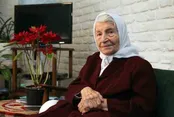 این زن ۶۰ سال زباله‌ بیرون از خانه‌اش نگذاشت