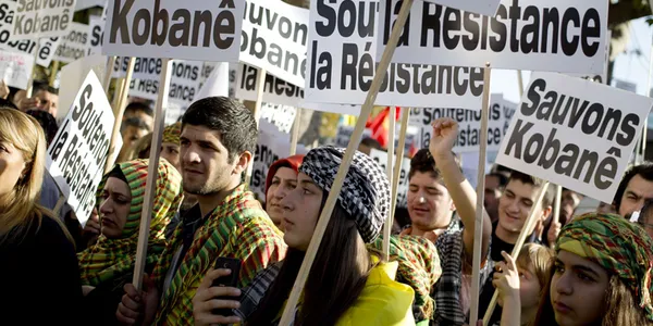 تظاهرات در پاریس برای حمایت از کوبانی./ AFP/Getty Images
