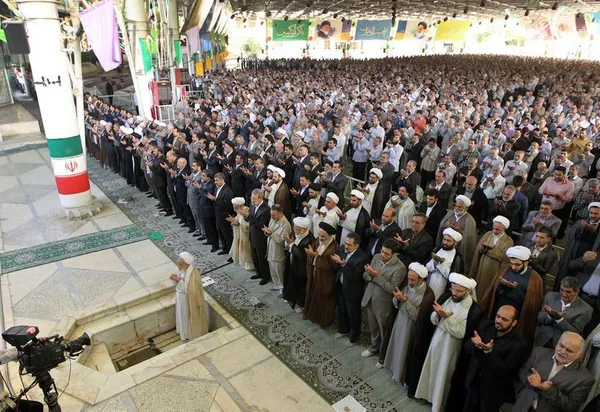 نماز عید سعید قربان یکشنبه به امامت آیت الله موحدی کرمانی در دانشگاه تهران برگزارشد./IRNA
