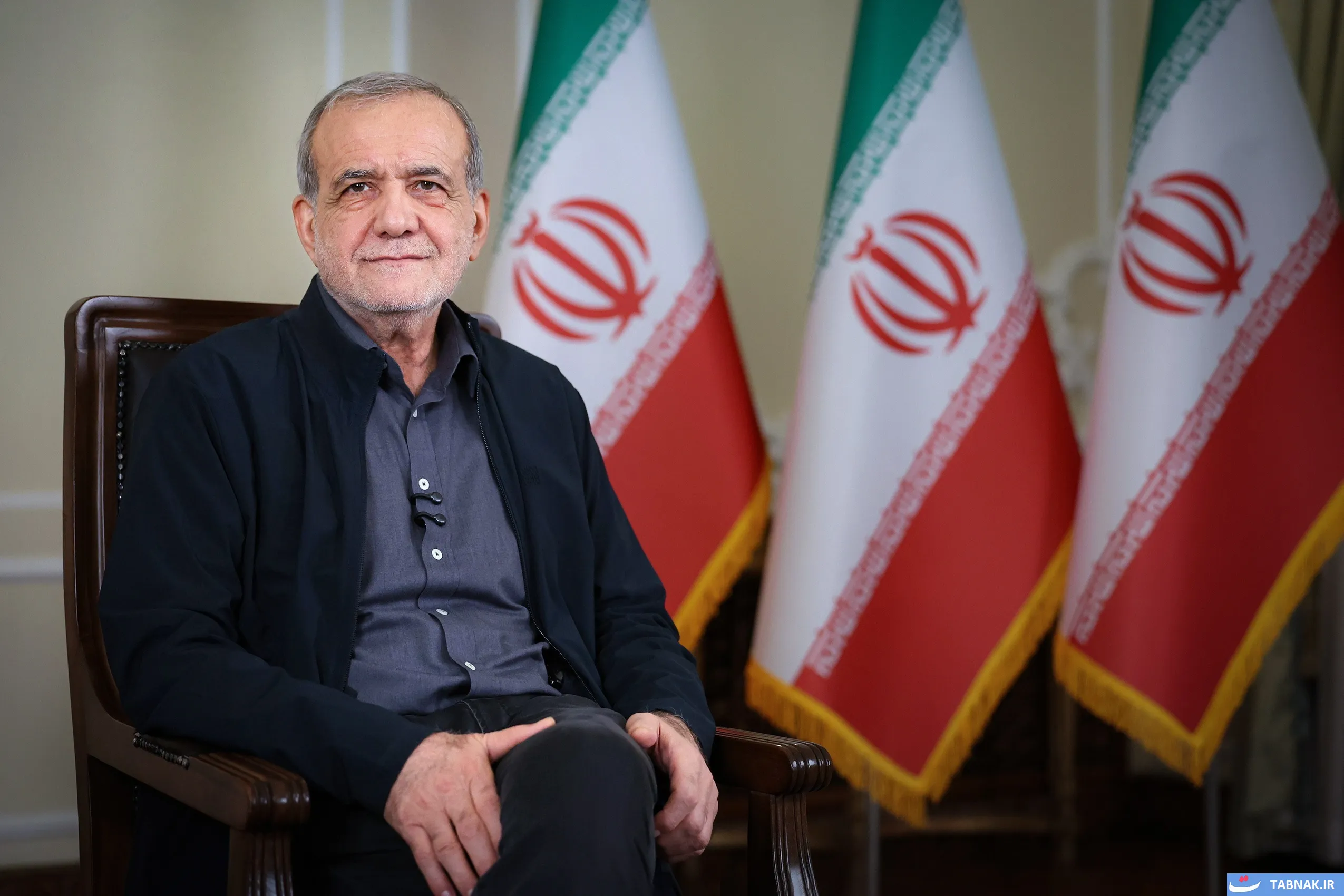 عکس: گفت و گوی دکتر مسعود پزشکیان با مردم در دومین سال دولت چهاردهم