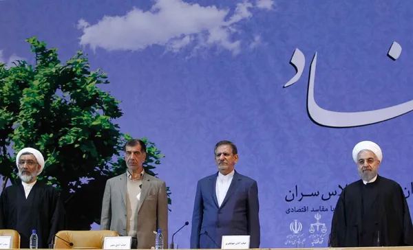 همایش ملی ارتقای سلامت اداری و مبارزه با فساد صبح روز دوشنبه با حضور روسای قوه مجریه و قضاییه در سالن اجلاس سران برگزار شد./MNA
