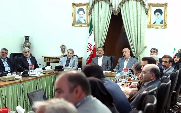 نشست شورای&zwnj;عالی آب به ریاست اسحاق جهانگیری، معاون اول رئیس&zwnj;جمهور و با حضور وزرای نیرو، صنعت، معدن و تجارت و معاون رئیس&zwnj;جمهور و رئیس سازمان حفاظت محیط زیست برگزار شد. /IRNA
