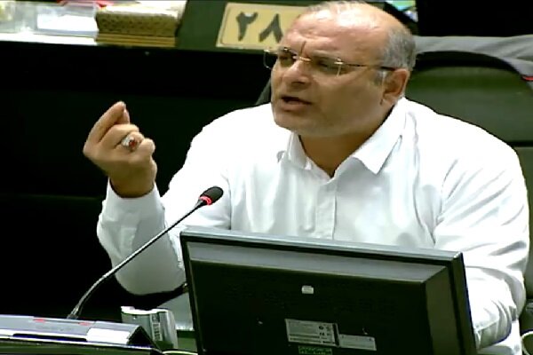 پزشک سخت تربیت می‌کنیم آسان از دست می‌دهیم/ درمان برای بیمار از بیماری سخت‌تر شده است / ساماندهی بیمه‌ها؛ ضرورت امروز نظام سلامت