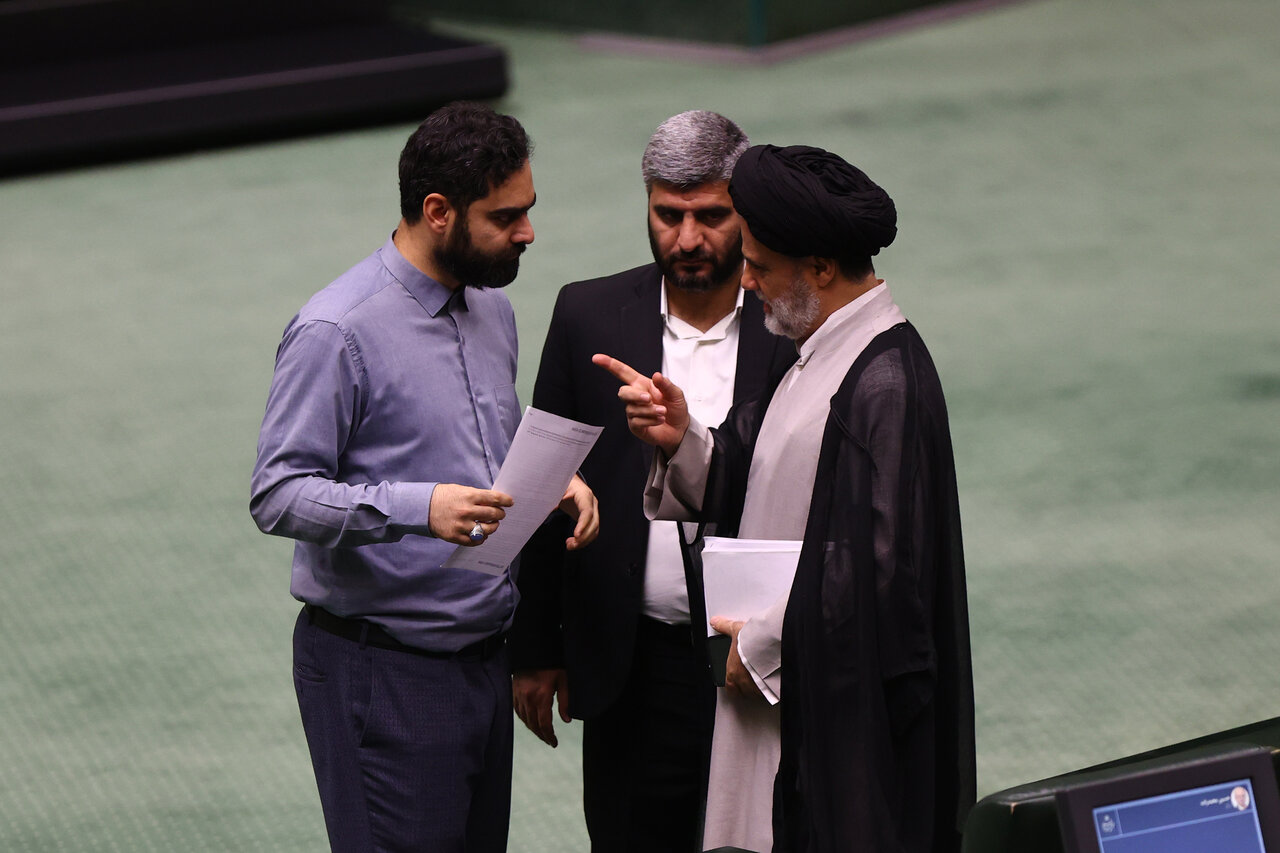 از تخریب روحانی و رئیسی تا حمله به پزشکیان؛ هنر «سوپر انقلابی‌ها» چیست؟
