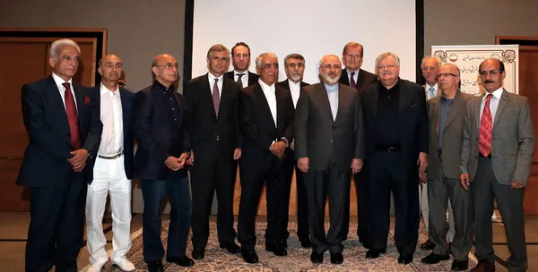 محمد جواد ظریف وزیر امور خارجه چهارشنبه شب در همایش تجلیل از پزشکان اتریشی و ایرانی معالج جانبازان و مصدومان شیمیایی جنگ تحمیلی در اتریش حضور یافت./IRNA
