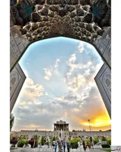 عمارت عالی قاپو از نمای سردر مسجد شیخ لطف الله