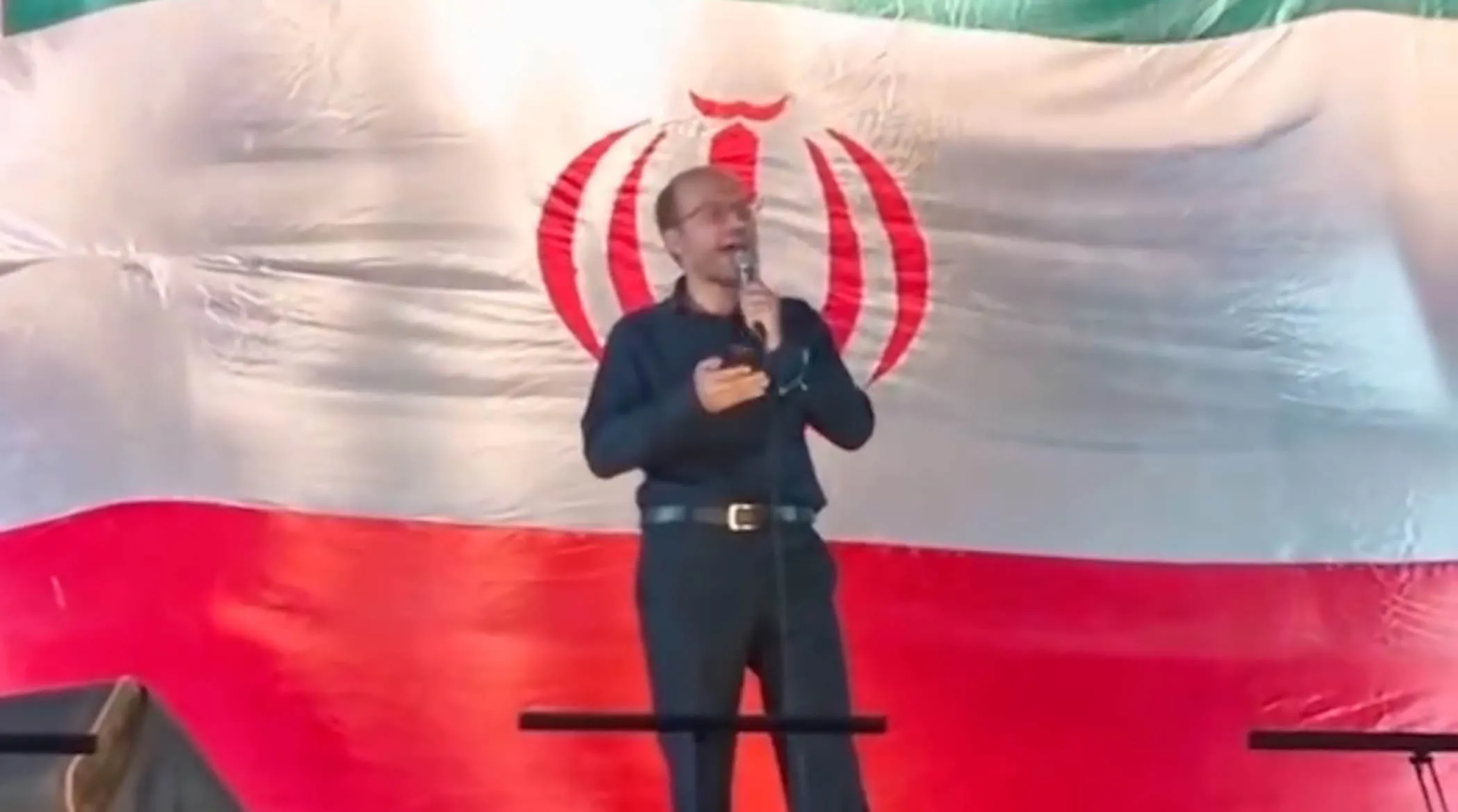تشدید شعارها علیه حسن روحانی: وطن فروش خائن
