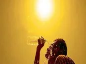 حتی الامکان بین ساعات ۱۰ تا ۱۶ از منزل خارج نشوید