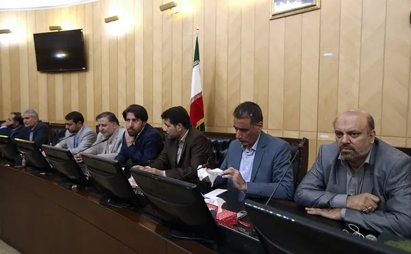 نشست مشترک فرجی دانا با فراکسیون دانشگاهیان مجلس شورای اسلامی. وزیر علوم، تحقیقات و فناوری امروز (سه&zwnj;شنبه ۲۸ مرداد) در نشستی مشترک با اعضای فراکسیون دانشگاهیان مجلس به سوالات اعضای این فراکسیون پاسخ داد. /ICANA
