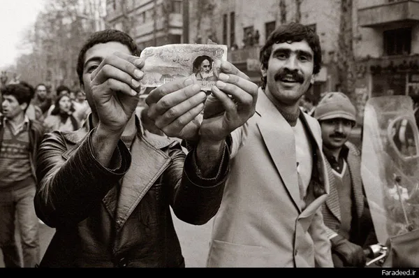 جشن و شادمانی در خیابان&zwnj;های تهران پس از فرار شاه