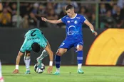 برتری خفیف استقلال با پنالتی اهدایی VAR/ سبقت آبی از پرسپولیس با پیکان
