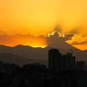 ساعاتی قبل؛ طلوع خورشید از پشت قله دماوند