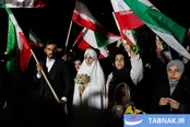 عکس: آغاز زندگی مشترک در تجمع شبانه شیراز