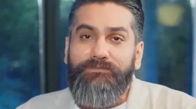 بازخوانی «سوغاتی» هایده توسط علی زند وکیلی را ببینید