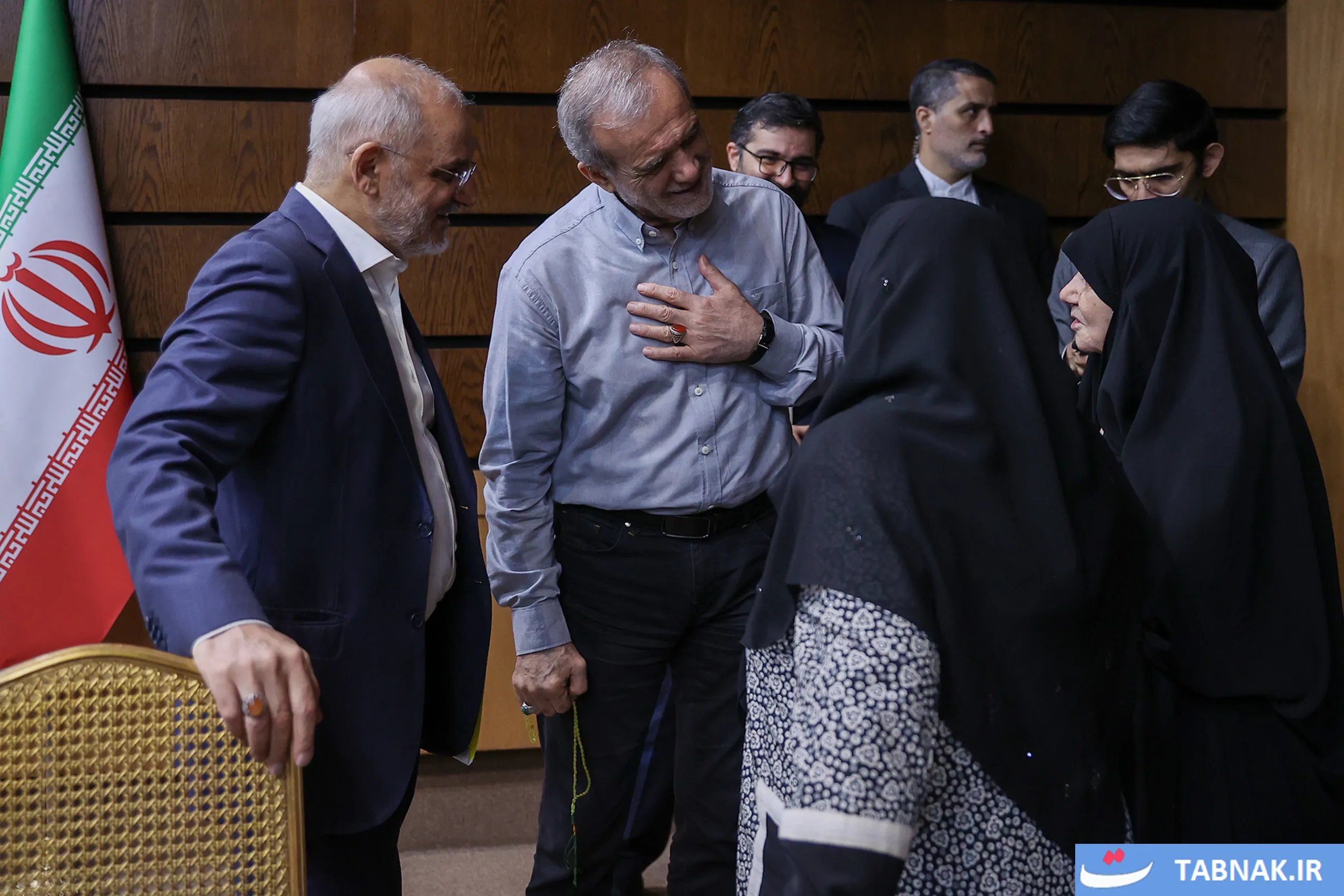 عکس: دیدار خانواده شهدای دولت با رئیس جمهور