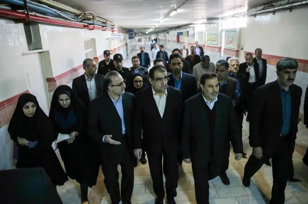ظهر یکشنبه وزیر بهداشت همراه با رییس سازمان زندان های کل کشور از زندان قزل حصار کرج بازدید کردند. /ISNA
