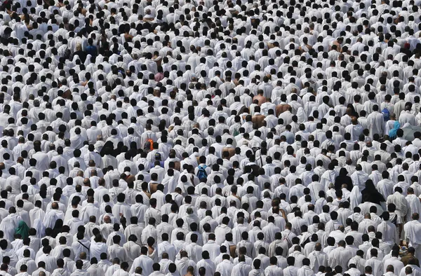 حضور میلیون&zwnj;ها&zwnj; مسلمان در صحرای عرفات در جریان مراسم حج./REUTERS