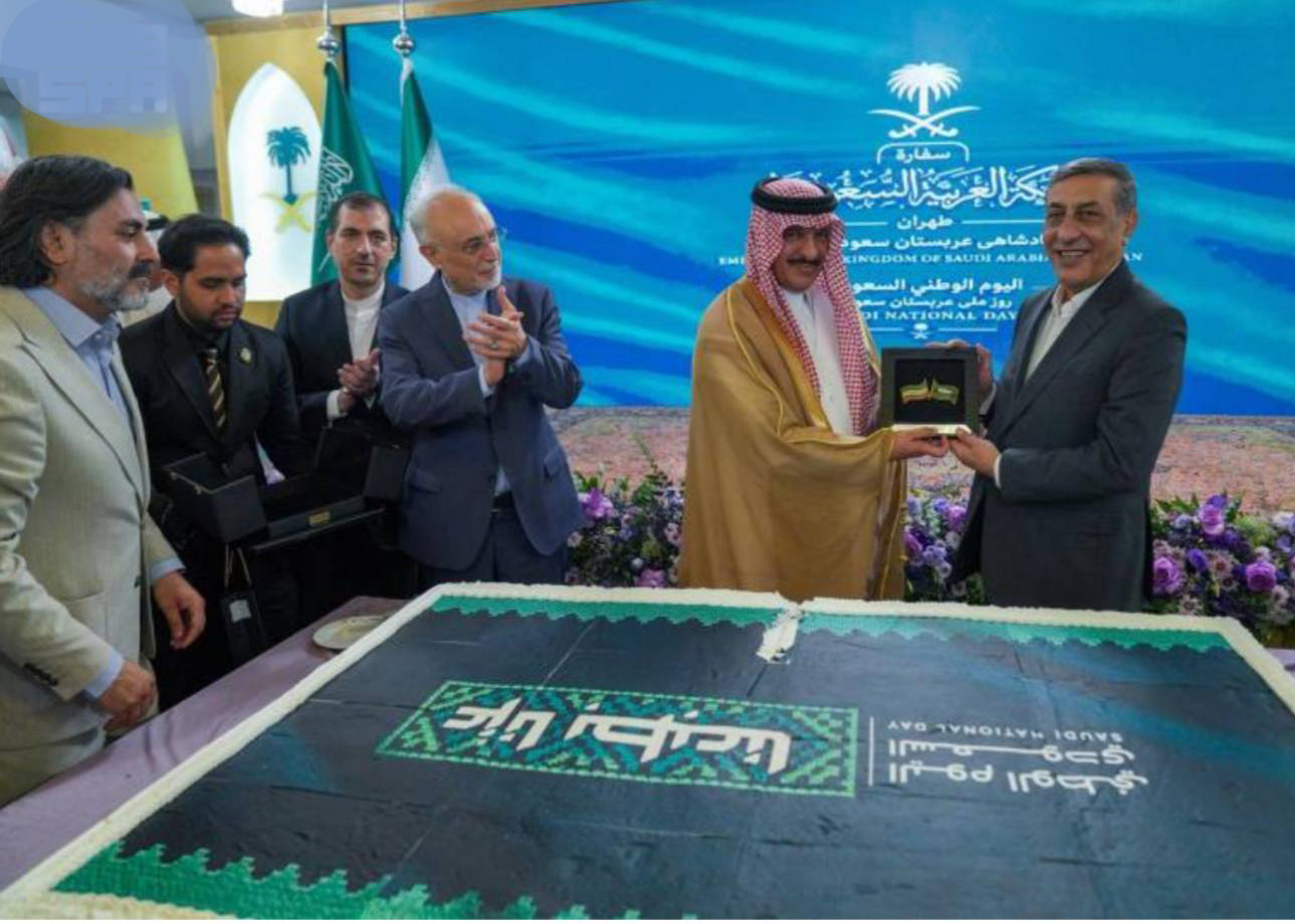 حضور سوال برانگیز قائم پناه و صالحی در جشن عربستان / این حضور چه پیامی به یمن و افکار عمومی ایران می‌دهد؟