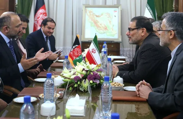 &laquo;حنیف اتمر&raquo; مشاور امنیت ملی افغانستان، دوشنبه شب با علی شمخانی، دبیر شورای عالی امنیت ملی ایران در ساختمان این شورا دیدار و گفت&zwnj;وگو کرد./IRNA
