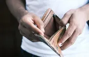 فشار مالی بیشتر از غم و اندوه تأثیر منفی دارد