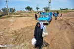 تهیه و توزیع غذا میان سیل زدگان