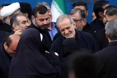عکس: متن و حاشیه نشست رئیس‌جمهور با دبیران کل احزاب