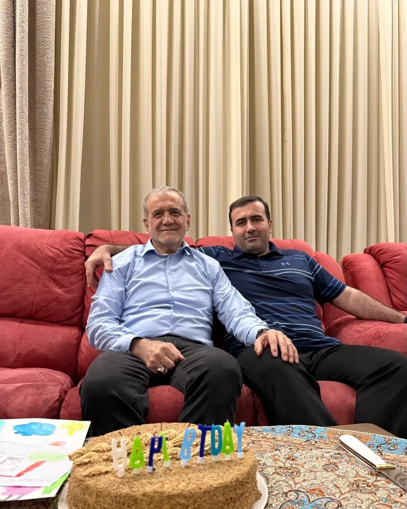 تصویری از مسعود پزشکیان در جشن تولد ۷۲ سالگی‌اش