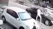 لحظات کف‌زنی سارق گوشی و گردنبد