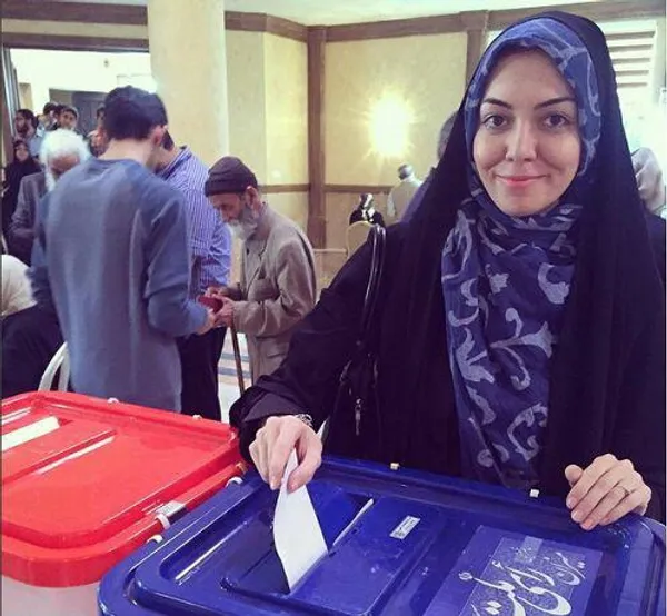 آزاده نامداری مجری