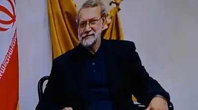 عطری که علی لاریجانی به رهبر انقلاب هدیه کرد