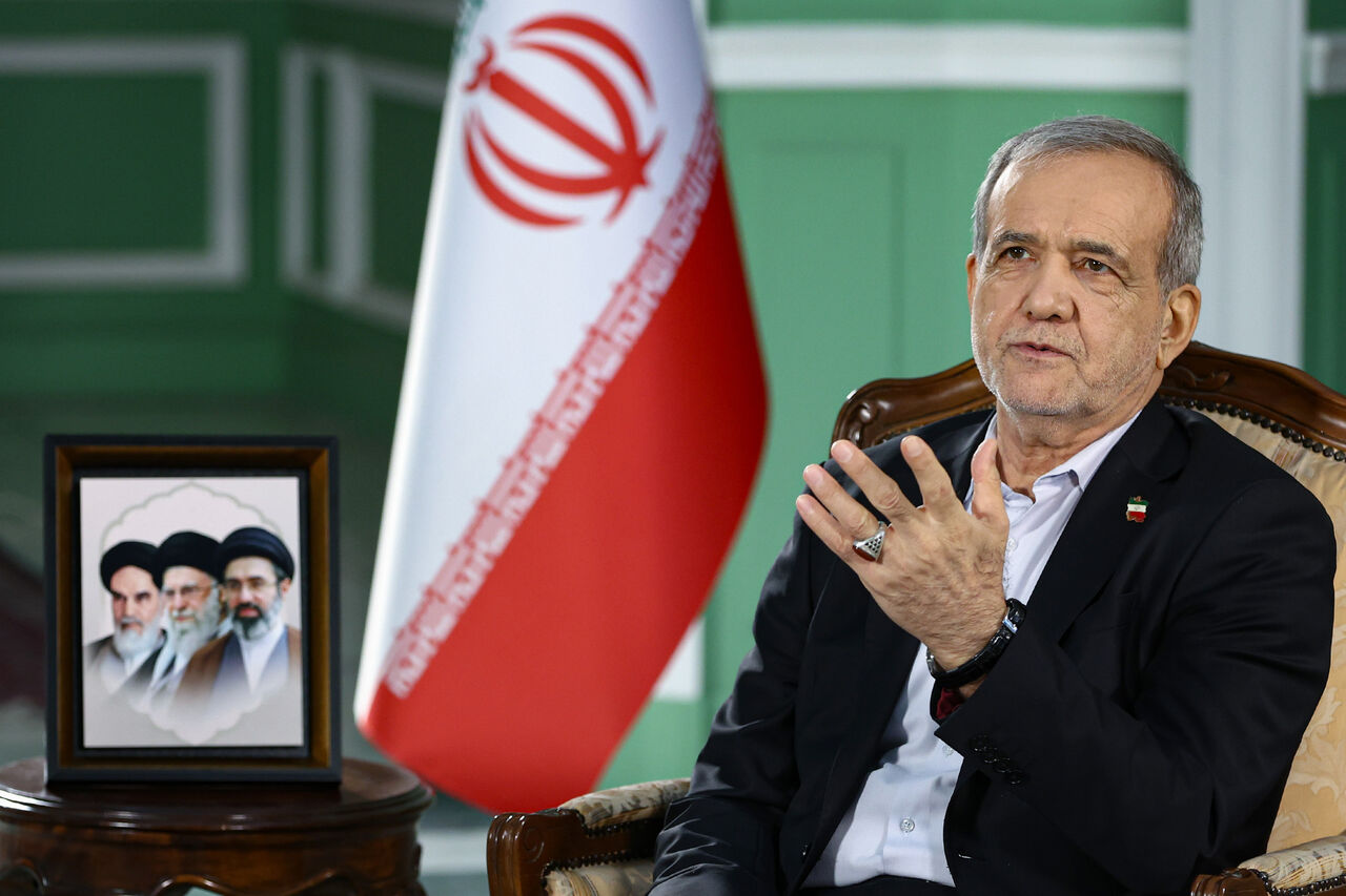 پزشکیان: از ۱۳ نفر از اعضای شعام ۱۲ نفر موافق تفاهم‌نامه بودند/نرخ سهمیه سوم بنزین باید ۱۰ هزار تومان باشد