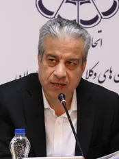 تحلیلی بر دادرسی عادلانه با تاکید بر استقلال وکیل از منظر قرآن و روایات 