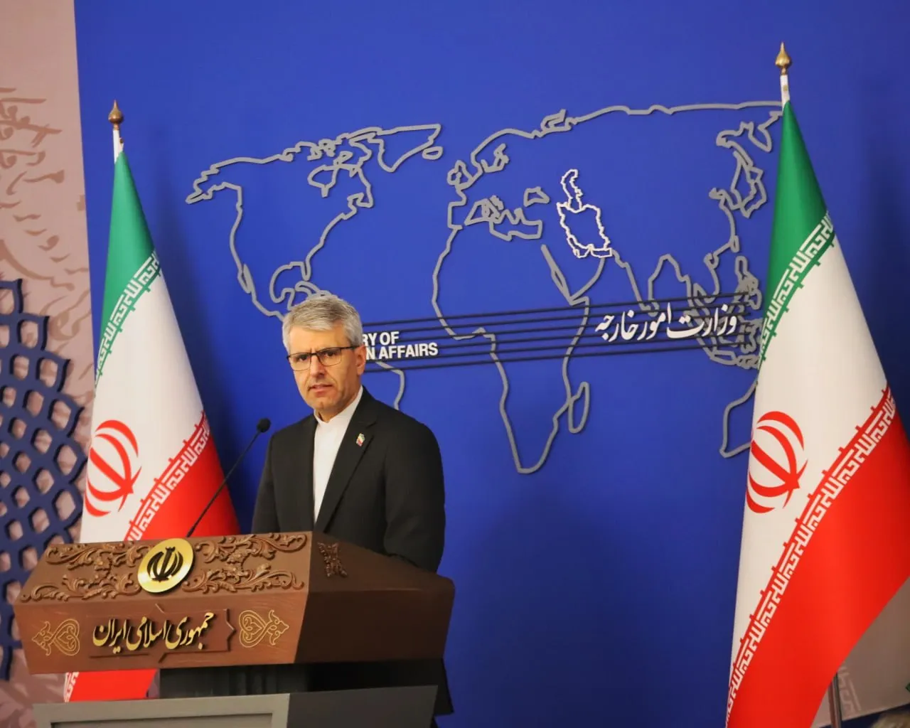 بقائی: مذاکرات ایران و عمان درباره تنگه هرمز ادامه دارد
