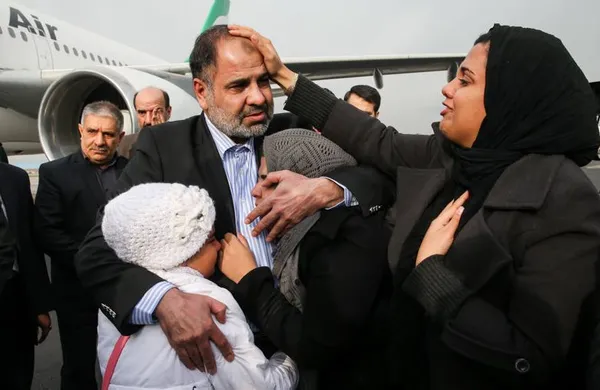 نوراحمد نیکبخت، دیپلمات ایرانی ربوده شده در یمن تیرماه سال ۹۲ توسط گروههای تروریستی ربوده شده بود که پس از رهگیرهای اطلاعاتی محل اختفای وی شناسایی و با اقدامات خاص عملیاتی در یمن، &zwnj; وی آزاد و به ایران بازگردانده شد.
