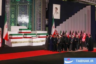 عکس: ادای احترام هیأت‌های داخلی و خارجی به پیکر رهبر شهید انقلاب