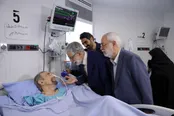 عیادت نمایندگان رهبر انقلاب از سیدعلی موسوی‌گرمارودی