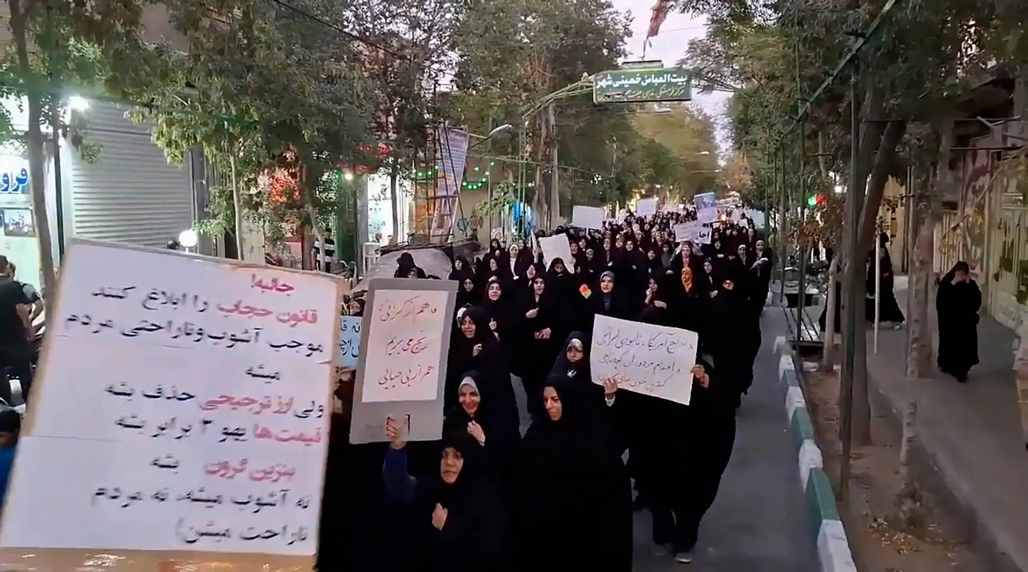 ای مرد غیرتت کو، حجاب همسرت کو!