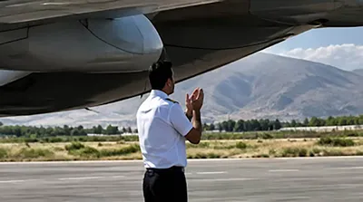 نماز شکر خلبان پس از فرود سخت هواپیما