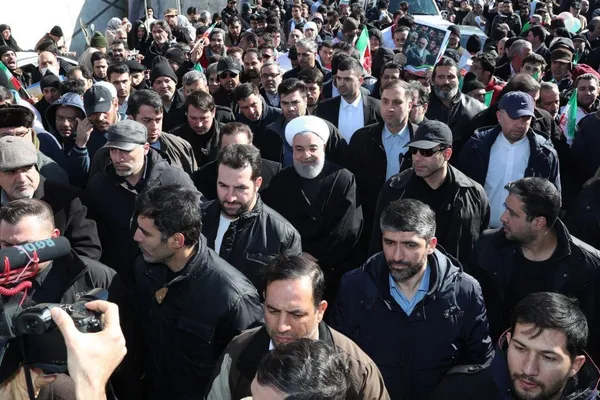حسن روحانی، رئیس جمهور در جمع راهپیمایان