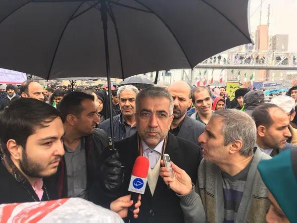 اردکانیان، وزیر نیرو در راهپیمایی ۲۲ بهمن