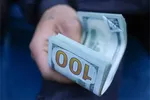 دلار به ۲۳۱ هزار و ۵۵۰ تومان رسید/ یورو و پوند هم...