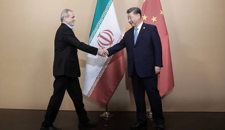 سفر عراقچی به چین برای ترمیم روابط لازم بود / مراقب «نعل و میخ» زدن چین باشیم