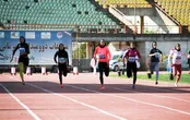 جابه‌جایی رکوردها با مسابقات عجیب دوومیدانی/ چرای گاو در کنار ملی‌پوشان! + فیلم و عکس