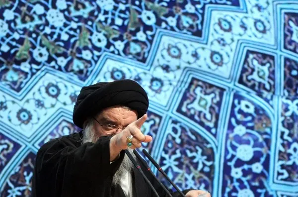 نماز عبادی ـ سیاسی جمعه تهران به امامت آیت الله احمد خاتمی امام جمعه موقت تهران برگزار شد./IRNA
