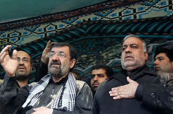 محسن رضایی در آیین گل مالی عاشورای حسینی در لرستان./MNA