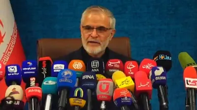 کلیات حضور آیت الله سید مجتبی خامنه‌ای و اقامه نماز بر پیکر رهبر شهید