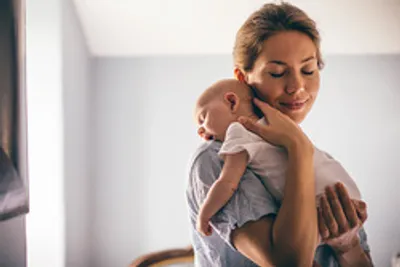 چگونه آروغ نوزاد را بگیریم؟