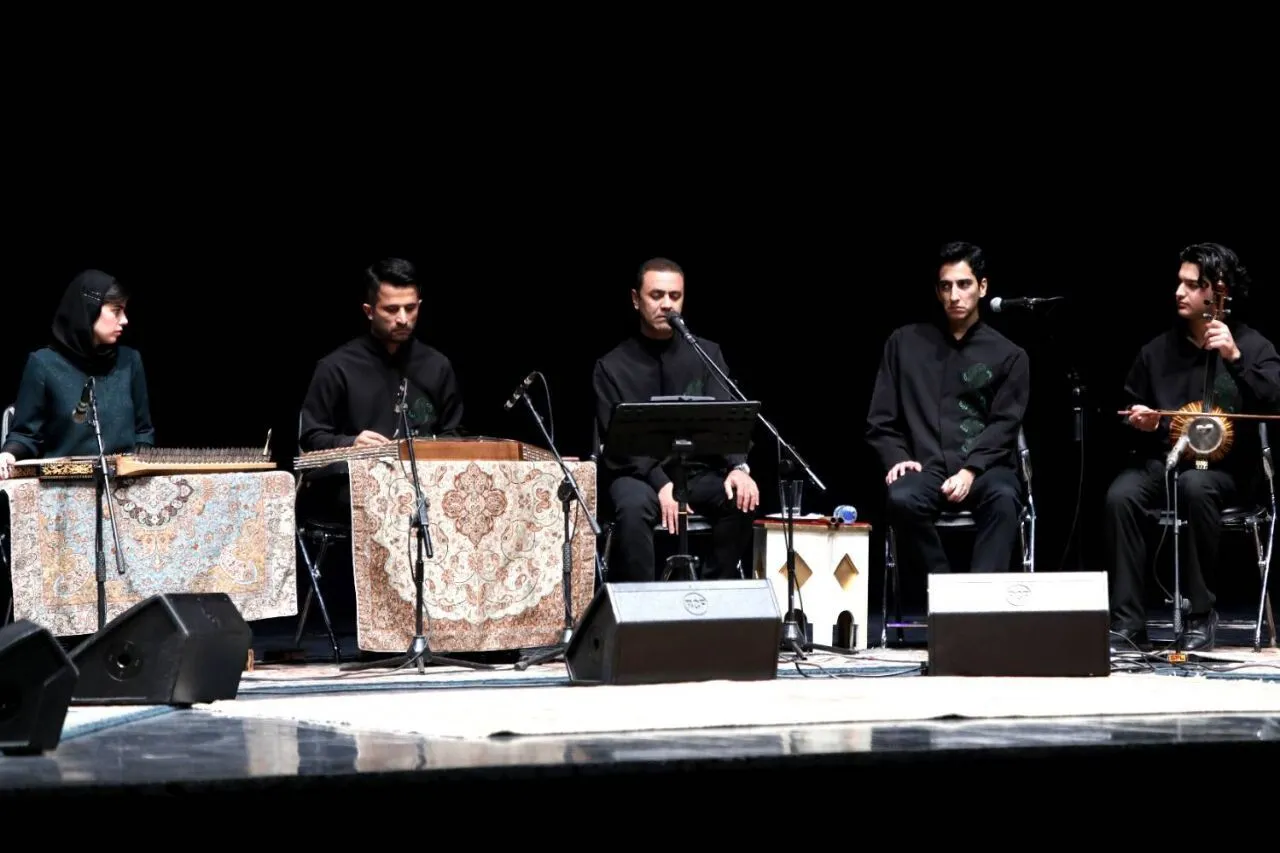 ارکستر ساز‌های ایرانی در آستاراخان روی صحنه می‌رود